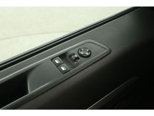 Peugeot e-Expert 50 kWh L3H1 | Snelladen | SOH 92% | Airco | Cruise | Camera | 3 Zits | Carplay | Trekhaak | Parke... ActivLease financial lease