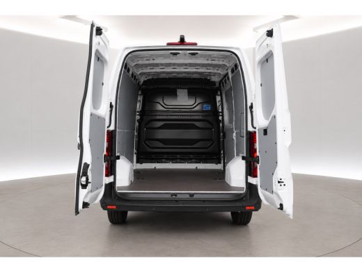 Renault Master E-Tech 87 kWh Long Range L2H2 | NIEUW | Clima | Carplay | 2500kg Trekgew. | Camera | 3 Zits | LED... ActivLease financial lease