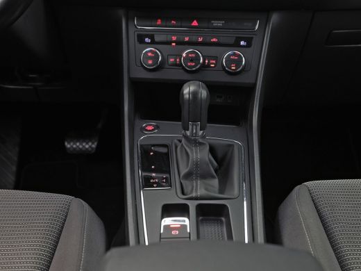 Seat Leon 1.0 EcoTSI Intense Sport Automaat (APPLE CARPLAY, NAVIGATIE, CLIMATE, KEYLESS, SPORTSTOELEN, PARK... ActivLease financial lease