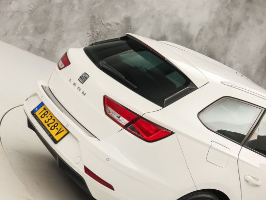 Seat Leon 1.0 EcoTSI Intense Sport Automaat (APPLE CARPLAY, NAVIGATIE, CLIMATE, KEYLESS, SPORTSTOELEN, PARK... ActivLease financial lease