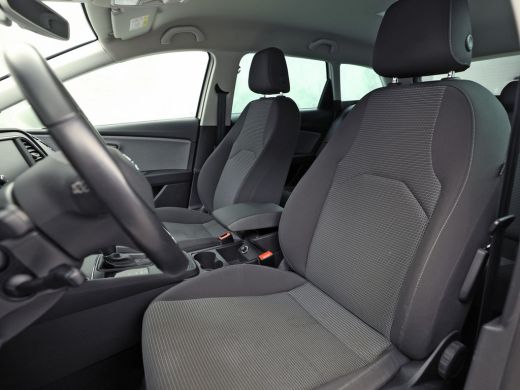 Seat Leon 1.0 EcoTSI Intense Sport Automaat (APPLE CARPLAY, NAVIGATIE, CLIMATE, KEYLESS, SPORTSTOELEN, PARK... ActivLease financial lease
