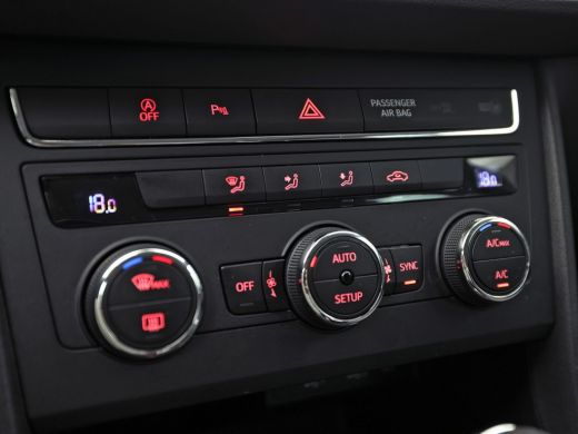 Seat Leon 1.0 EcoTSI Intense Sport Automaat (APPLE CARPLAY, NAVIGATIE, CLIMATE, KEYLESS, SPORTSTOELEN, PARK... ActivLease financial lease