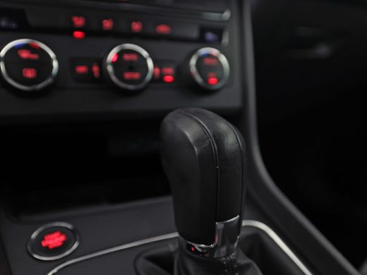 Seat Leon 1.0 EcoTSI Intense Sport Automaat (APPLE CARPLAY, NAVIGATIE, CLIMATE, KEYLESS, SPORTSTOELEN, PARK... ActivLease financial lease