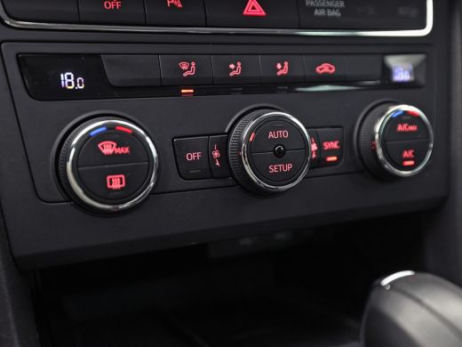 Seat Leon 1.0 EcoTSI Intense Sport Automaat (APPLE CARPLAY, NAVIGATIE, CLIMATE, KEYLESS, SPORTSTOELEN, PARK... ActivLease financial lease