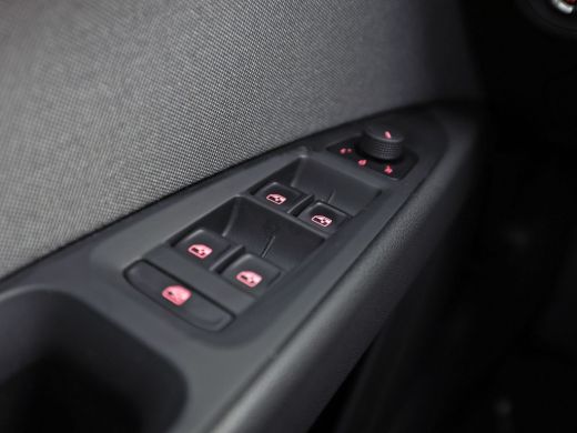 Seat Leon 1.0 EcoTSI Intense Sport Automaat (APPLE CARPLAY, NAVIGATIE, CLIMATE, KEYLESS, SPORTSTOELEN, PARK... ActivLease financial lease