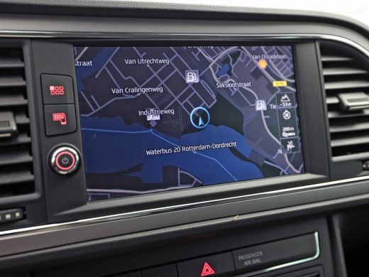 Seat Leon 1.0 EcoTSI Intense Sport Automaat (APPLE CARPLAY, NAVIGATIE, CLIMATE, KEYLESS, SPORTSTOELEN, PARK... ActivLease financial lease