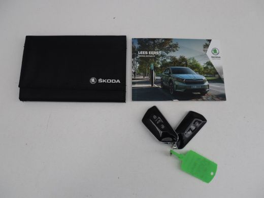 Skoda Enyaq iV 60 | SOH 92,1 % | Trekhaak | Pano.Dak | LED | Stoelverwarming | Navigatie | Apple Carplay | ActivLease financial lease
