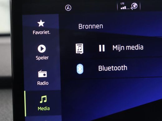 Skoda Enyaq iV 60 | SOH 92,1 % | Trekhaak | Pano.Dak | LED | Stoelverwarming | Navigatie | Apple Carplay | ActivLease financial lease