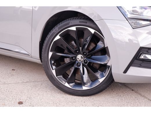 Skoda Superb Combi 1.4 TSI iV Sportline Business | Elek. Trekhaak | Memory | Sfeerverlichting | Carplay | Navi | ActivLease financial lease