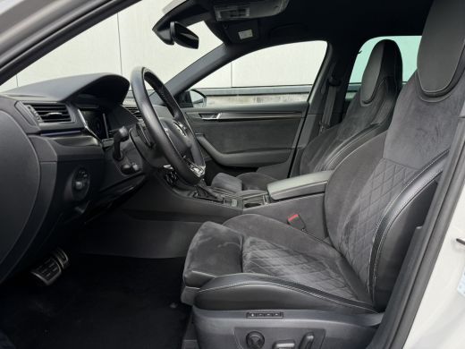 Skoda Superb Combi 1.4 TSI iV Sportline Business | Elek. Trekhaak | Memory | Sfeerverlichting | Carplay | Navi | ActivLease financial lease