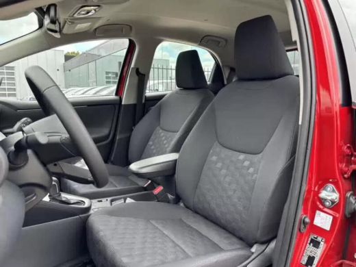 Toyota Yaris 1.5 Hybrid 115 Comfort **EMOTIONAL RED METALLIC/ NIEUWE AUTO/ DIRECT LEVERBAAR** ActivLease financial lease