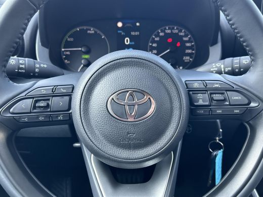 Toyota Yaris 1.5 Hybrid 115 Comfort **EMOTIONAL RED METALLIC/ NIEUWE AUTO/ DIRECT LEVERBAAR** ActivLease financial lease