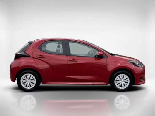 Toyota Yaris 1.5 Hybrid 115 Comfort **EMOTIONAL RED METALLIC/ NIEUWE AUTO/ DIRECT LEVERBAAR** ActivLease financial lease