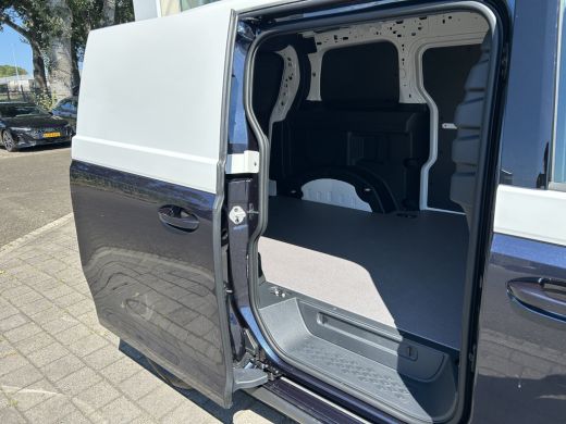 Volkswagen ID. Buzz Cargo Cargo Bulli Limited Edition 79 kwh - 286pk | Trekhaak | 3 zits | Achterdeuren ActivLease financial lease