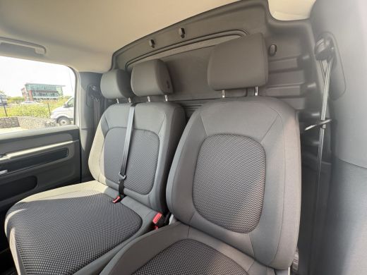 Volkswagen ID. Buzz Cargo Cargo Bulli Limited Edition 79 kwh - 286pk | Trekhaak | 3 zits | Achterdeuren ActivLease financial lease
