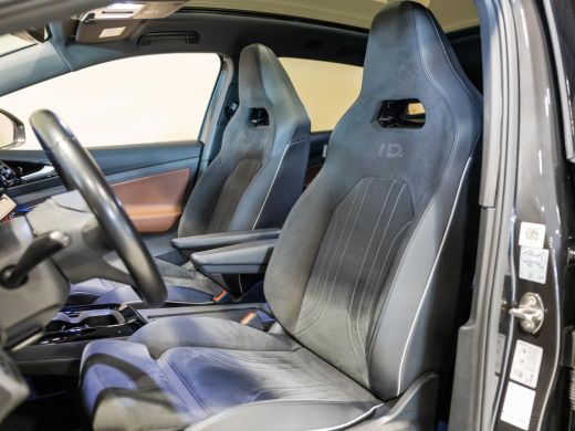 Volkswagen ID.4 Max 77 kWh SOH 91% / 204pk / Panorama dak / Trekhaak / Kuipstoelen / Elektrische stoelverstelling / ActivLease financial lease