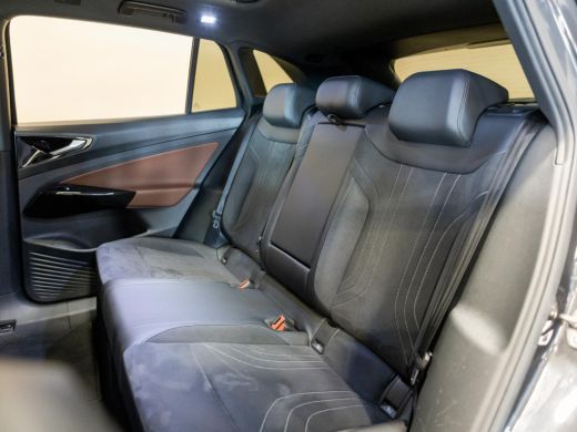 Volkswagen ID.4 Max 77 kWh SOH 91% / 204pk / Panorama dak / Trekhaak / Kuipstoelen / Elektrische stoelverstelling / ActivLease financial lease