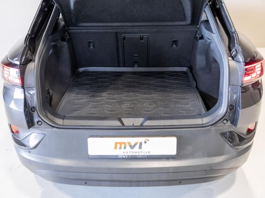 Volkswagen ID.4 Max 77 kWh SOH 91% / 204pk / Panorama dak / Trekhaak / Kuipstoelen / Elektrische stoelverstelling / ActivLease financial lease