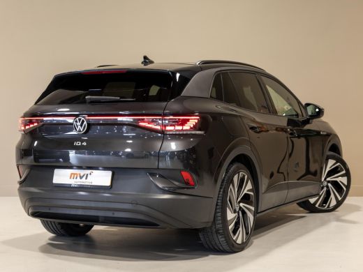 Volkswagen ID.4 Max 77 kWh SOH 91% / 204pk / Panorama dak / Trekhaak / Kuipstoelen / Elektrische stoelverstelling / ActivLease financial lease