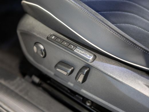 Volkswagen ID.4 Max 77 kWh SOH 91% / 204pk / Panorama dak / Trekhaak / Kuipstoelen / Elektrische stoelverstelling / ActivLease financial lease