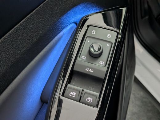 Volkswagen ID.4 Pure 52 kWh l Adapt. Cr Control l Stoelverwarming l Keyless Start l 18" l Apple Car Play / Androi... ActivLease financial lease