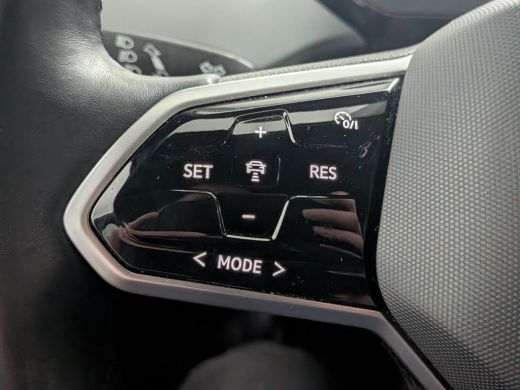 Volkswagen ID.4 Pure 52 kWh l Adapt. Cr Control l Stoelverwarming l Keyless Start l 18" l Apple Car Play / Androi... ActivLease financial lease