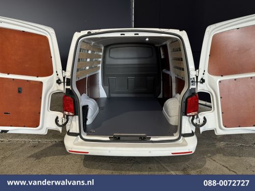 Volkswagen Transporter 2.0 TDI 111pk L1H1 Euro6 Airco | Navigatie | LM Velgen | Cruisecontrol | Apple Carplay Parkeersen... ActivLease financial lease
