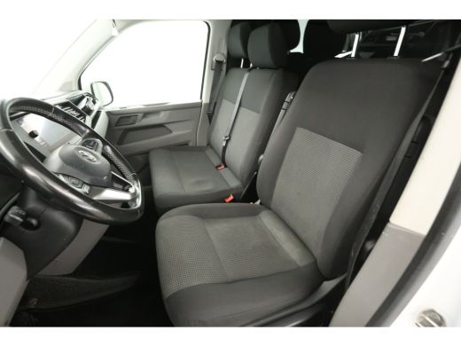 Volkswagen Transporter 2.0 TDI 150PK L1H1 | Aut. | Airco | Cruise | 3 Zits | Carplay | Navi | Stoelverw. | Trekhaak ActivLease financial lease
