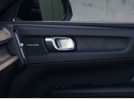 Volvo  EX40 Single Motor Extended Range Plus Europa 82 kWh | Achterbank verwarmd | Achteruitrijcamera | Afwij... ActivLease financial lease