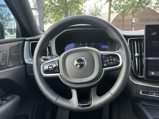 Volvo  XC60 2.0 T6 Plug-in hybrid AWD Plus Black Edition VAN: 59.900,- ND: 56.877,- UW HERSTVOORDEEL: 2.023,-... ActivLease financial lease