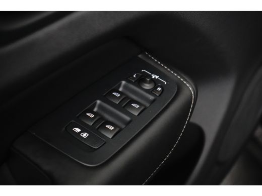 Volvo  XC60 2.0 T8 Plug-in hybrid AWD Ultra Black Edition | Massage | HU-Display | Trekhaak | 360 Camera | ActivLease financial lease