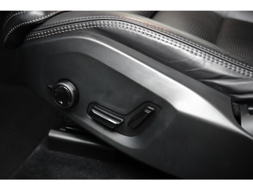 Volvo  XC60 2.0 T8 Plug-in hybrid AWD Ultra Black Edition | Massage | HU-Display | Trekhaak | 360 Camera | ActivLease financial lease