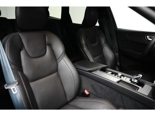 Volvo  XC60 2.0 T8 Plug-in hybrid AWD Ultra Black Edition | Massage | HU-Display | Trekhaak | 360 Camera | ActivLease financial lease