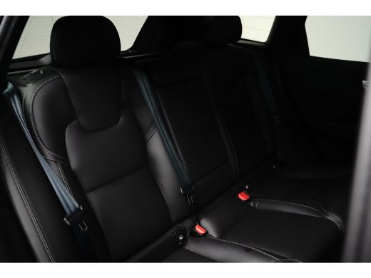 Volvo  XC60 2.0 T8 Plug-in hybrid AWD Ultra Black Edition | Massage | HU-Display | Trekhaak | 360 Camera | ActivLease financial lease
