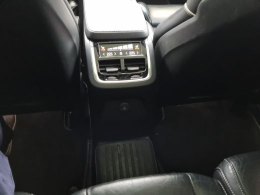 Volvo  XC90 2.0 T8 Recharge AWD R-Design | VolvoSelekt | Bowers&Wilkins | Luchtvering | 22'' | Black ActivLease financial lease