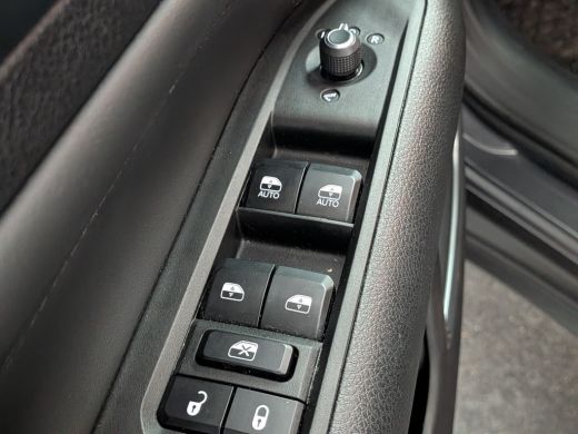 Jeep Compass 4xe 240 Plug-in Hybrid Electric Limited | NL-AUTO! | ADAPTIVE CRUISE | STOELVERWARMING | LANE ASS... ActivLease financial lease