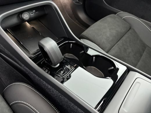 Volvo  EX40 Single Motor 82kWh Ultra Europa | 19" Allseason | Getint Glas | Panoramadak | Elektr. verst. Stoe... ActivLease financial lease