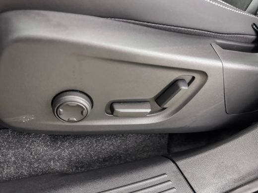 Volvo  EX40 Single Motor 82kWh Ultra Europa | 19" Allseason | Getint Glas | Panoramadak | Elektr. verst. Stoe... ActivLease financial lease