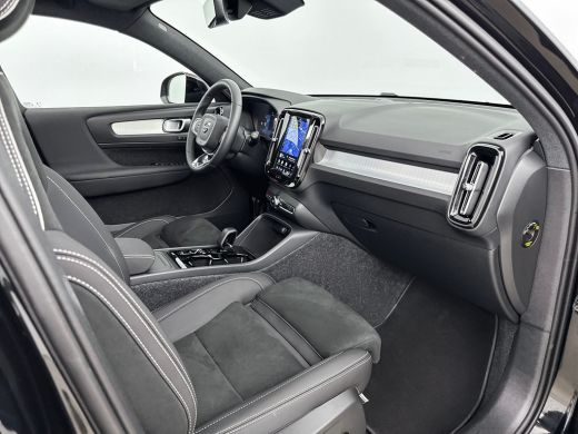 Volvo  XC40 B4 Plus Dark | 18" | Panoramadak | Leder/Nubuck | Trekhaak | Harman Kardon | Elektr. verst. Stoel... ActivLease financial lease