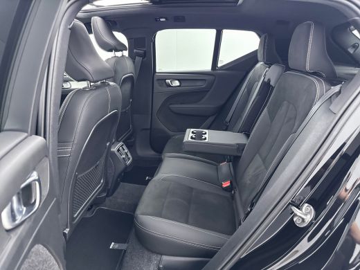 Volvo  XC40 B4 Plus Dark | 18" | Panoramadak | Leder/Nubuck | Trekhaak | Harman Kardon | Elektr. verst. Stoel... ActivLease financial lease