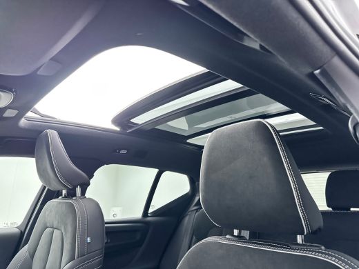 Volvo  XC40 B4 Plus Dark | 18" | Panoramadak | Leder/Nubuck | Trekhaak | Harman Kardon | Elektr. verst. Stoel... ActivLease financial lease