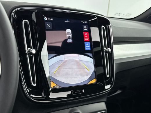 Volvo  XC40 B4 Plus Dark | 18" | Panoramadak | Leder/Nubuck | Trekhaak | Harman Kardon | Elektr. verst. Stoel... ActivLease financial lease