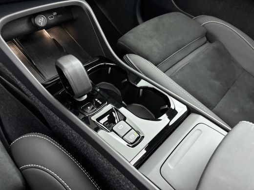Volvo  XC40 B4 Plus Dark | 18" | Panoramadak | Leder/Nubuck | Trekhaak | Harman Kardon | Elektr. verst. Stoel... ActivLease financial lease
