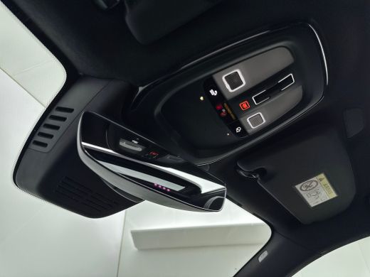 Volvo  XC40 B4 Plus Dark | 18" | Panoramadak | Leder/Nubuck | Trekhaak | Harman Kardon | Elektr. verst. Stoel... ActivLease financial lease
