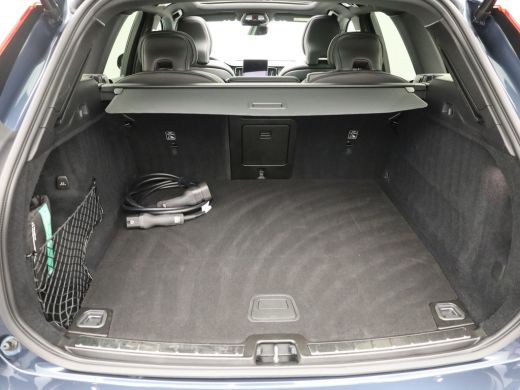 Volvo  XC60 2.0 T6 Plug-in hybrid AWD Plus Dark | Trekhaak | Panodak | Dode Hoek | 360 Camera | Harman Kardon... ActivLease financial lease