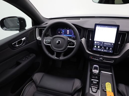 Volvo  XC60 2.0 T6 Plug-in hybrid AWD Plus Dark | Trekhaak | Panodak | Dode Hoek | 360 Camera | Harman Kardon... ActivLease financial lease
