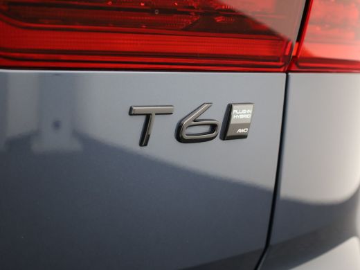 Volvo  XC60 2.0 T6 Plug-in hybrid AWD Plus Dark | Trekhaak | Panodak | Dode Hoek | 360 Camera | Harman Kardon... ActivLease financial lease