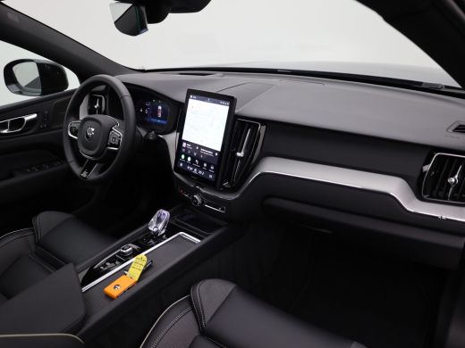 Volvo  XC60 2.0 T6 Plug-in hybrid AWD Plus Dark | Trekhaak | Panodak | Dode Hoek | 360 Camera | Harman Kardon... ActivLease financial lease