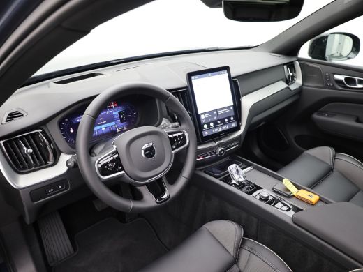 Volvo  XC60 2.0 T6 Plug-in hybrid AWD Plus Dark | Trekhaak | Panodak | Dode Hoek | 360 Camera | Harman Kardon... ActivLease financial lease