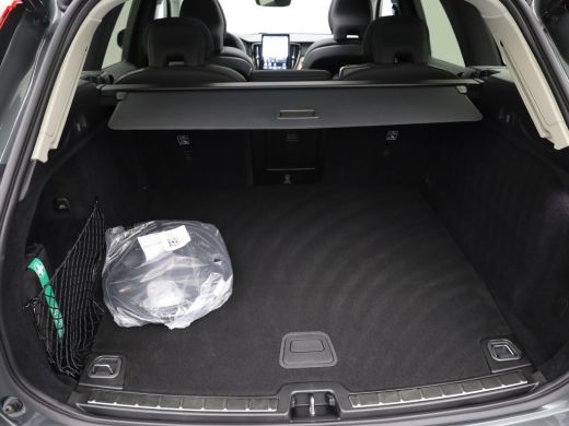 Volvo  XC60 2.0 T8 Plug-in hybrid AWD Plus Dark | Trekhaak | Panodak | Dode Hoek | 360 Camera | Harman Kardon... ActivLease financial lease